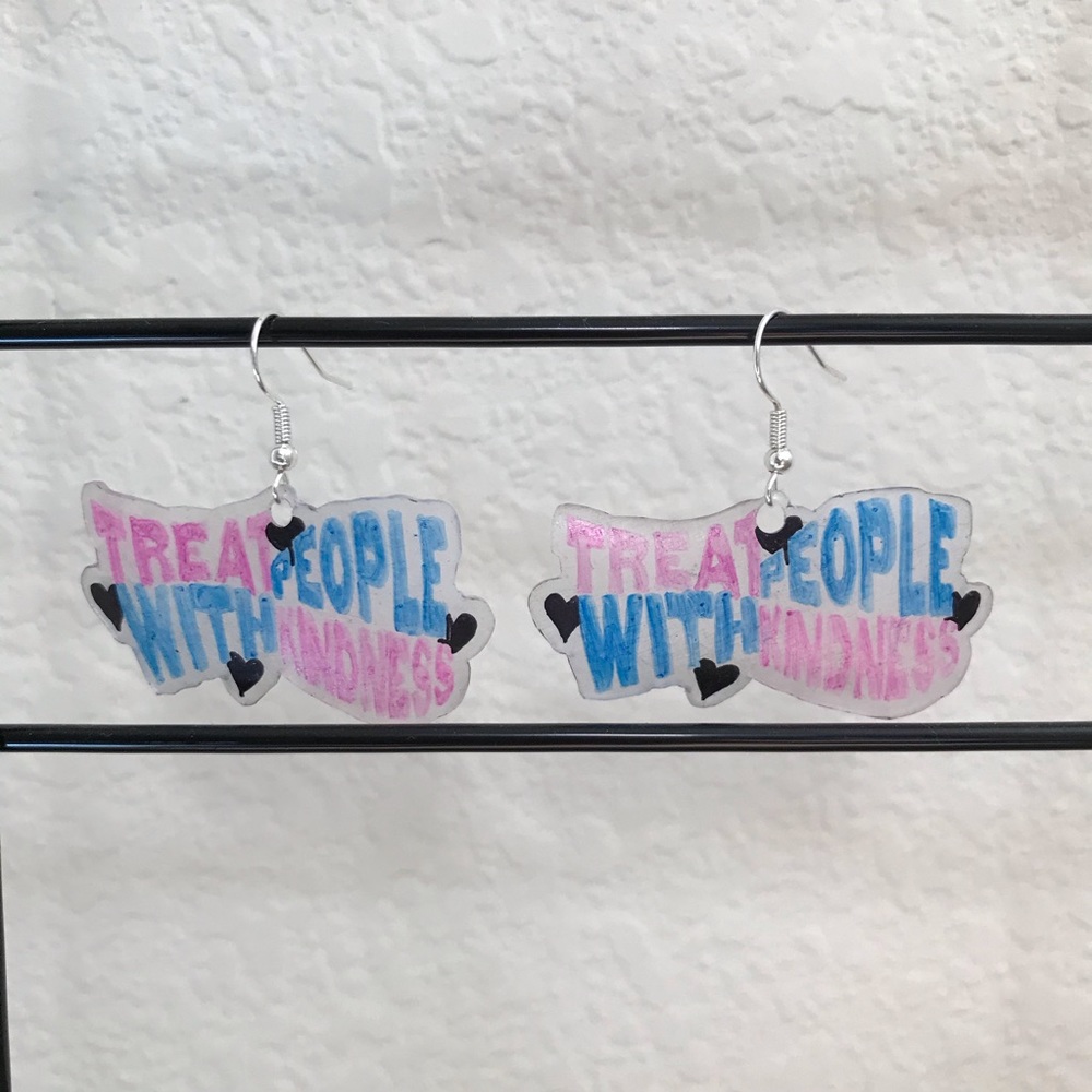 Treat people with kindness earrings💕💙